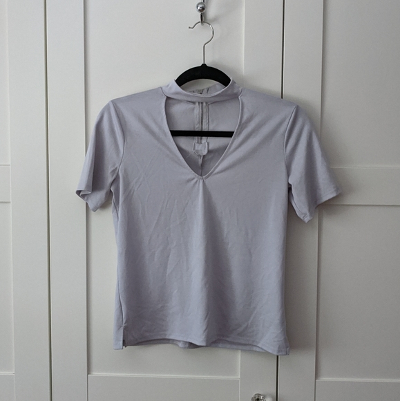 ❄️ 3/$25 Grey Key-Hole Cut-Out Top